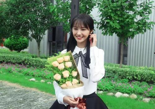 郑爽正确吃瓜视频,明星日常饮食养生之道