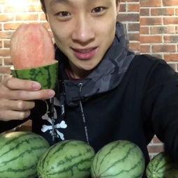 趴窗吃瓜视频,揭秘趴窗吃瓜的趣味瞬间