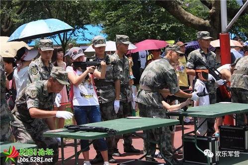 当军人吃瓜,揭秘军人生活中的趣味瞬间