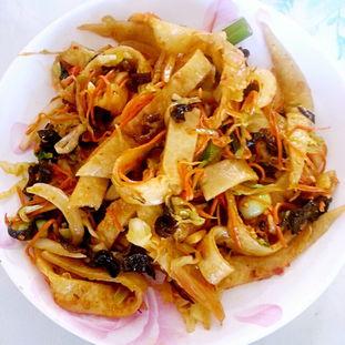 许二瓜吃炒饼,舌尖上的乡愁与味蕾的狂欢